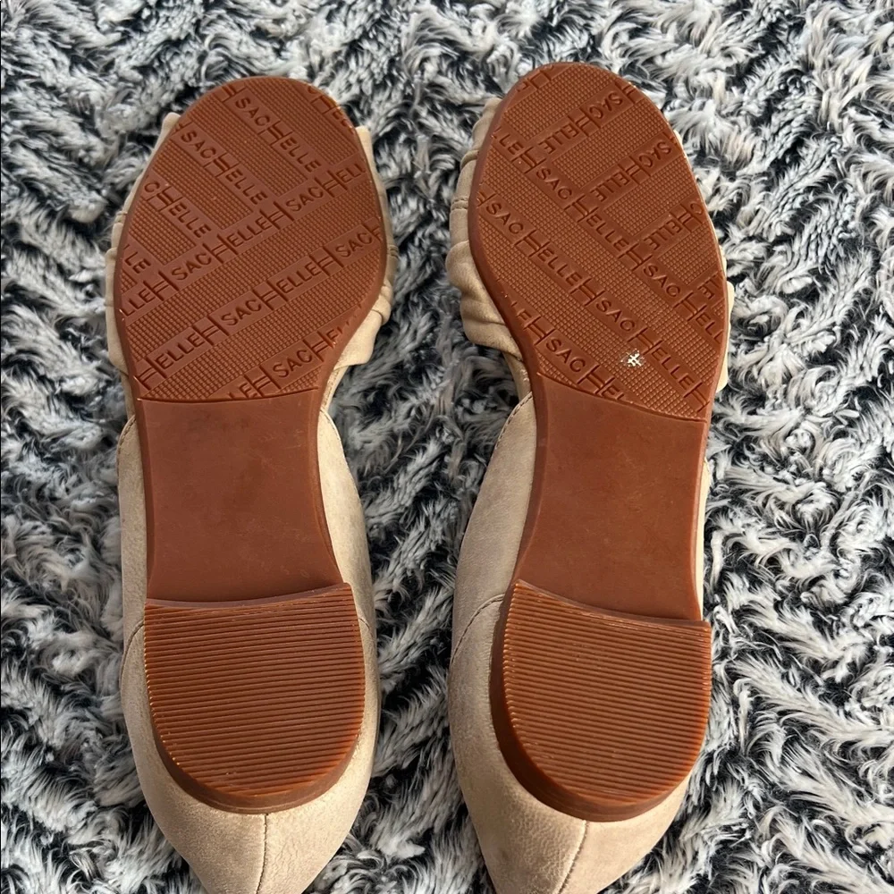Women's Beige Open-Toe Flats NWOT - Picture 3 of 4